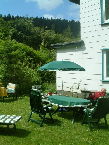 Unser Garten lädt zum Sonnenbad ein Unser Garten lädt zum Sonnenbad ein