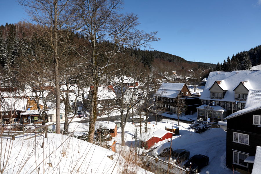 Blick auf den Marktplatz von Altenau im Winter Blick auf den Marktplatz von Altenau im Winter